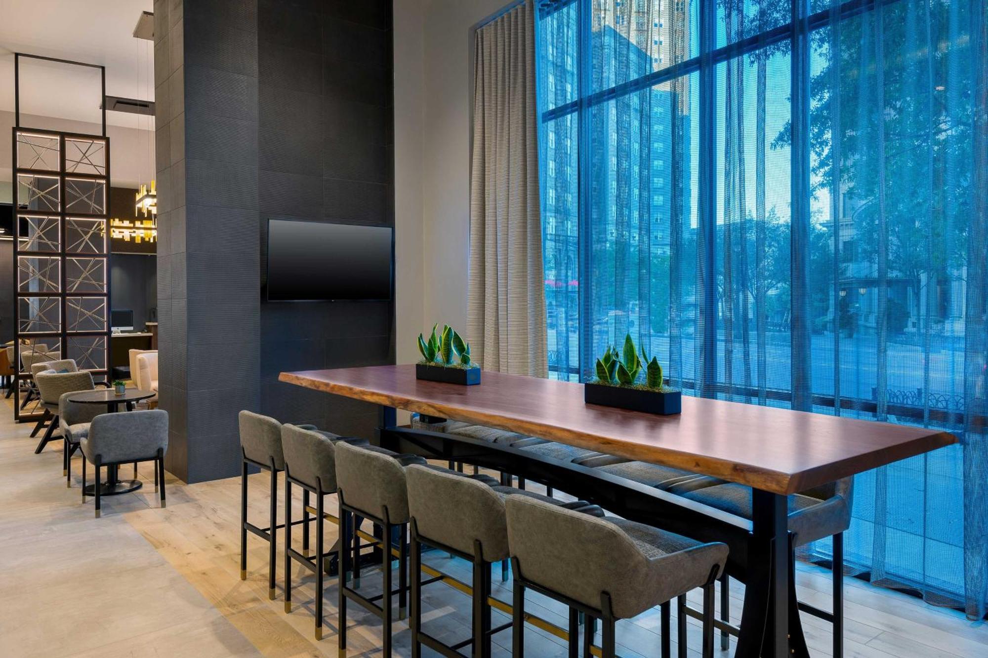 Hotel Courtyard By Marriott Atlanta Midtown Exterior foto